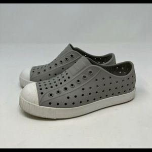 NATIVE Jefferson Gray and White Youth C-13 Shoe Slip-on Water Shoes Kids Unisex